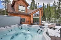 3 Mi to Main St Home with Mtn-View Deck in Breck! - B&B