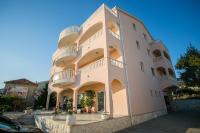 Kaja - right next to the beach - B&B