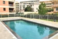 Centre Juan les Pins 1 bedroom with AC, swimming pool and parking - Chambres d'hôtes Juan-les-Pins