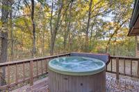 B&B Stephens Gap - Starstruck Cabin with Spa 4 Mi to Broken Bow Lake! - Bed and Breakfast Stephens Gap