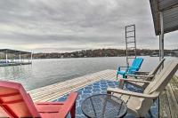 ‘Lily Pad’ Oasis w/ Dock on Lake of the Ozarks! - Ferienwohnung Gravois Mills