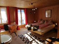 Tweepersoonskamer met Balkon en Gedeelde Badkamer - 1 of 2 Bedden
