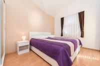 One-Bedroom Apartment with Balcony (5 Adults)