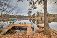 Lakefront and Trailside Escape with Private Dock and Deck - Bed and Breakfast