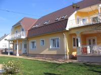 Bor Apartmanház - Ferienwohnung Gyenesdiás