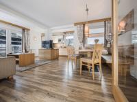 Deluxe Three-Bedroom Apartment with Terrace