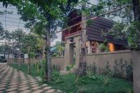 Rural Atmosphere at Bali Coconut House in Delodsema Village - B&B Banjar Penginyahan
