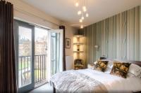 Neon Melody - Playful 2 Bedrooms by London Bridge - B&B