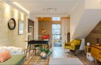 B&B London - Neon Melody - Playful 2 Bedrooms by London Bridge - Bed and Breakfast London