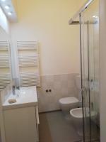 Tweepersoonskamer met 2 Aparte Bedden en Eigen Badkamer