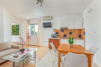 Luka 2 - B&B Podgora