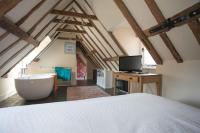 B&B Rye - Medieval Town House - Walled Garden Sleeps 8 - Bed and Breakfast Rye