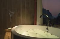 Deluxe King Room with River View & with Bathtub