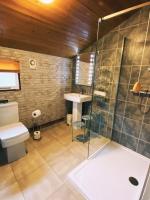 Squirrel Lodge at Owlet Hideaway - with Hot Tub, Near York - Chambres d'hôtes York