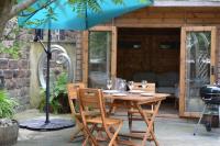 Spacious Victorian Townhouse near HCC with off street parking - Bed and Breakfast