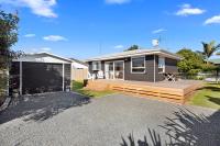 B&B Mount Maunganui - The Black Bach - Mt Maunganui Holiday Home - Bed and Breakfast Mount Maunganui