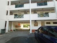 Apartment Islam Bayu Beach PD - Bed and Breakfast