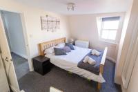 Ocean Apartment, 50 yds to Beach, Sleeps 10 - B&B Weymouth