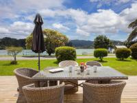 B&B Whangateau - On Point - Point Wells Holiday Home - Bed and Breakfast Whangateau
