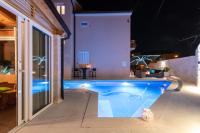 B&B Mravince - Villa San Tonini Deluxe Apartment with private heated swimming pool - Bed and Breakfast Mravince