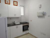 Mikis' 1 Bedroom near the Beach and City Center - Chambres d'hôtes Larnaca