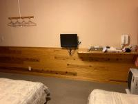 Tweepersoonskamer met 2 Aparte Bedden en Eigen Badkamer