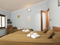 Dreibettzimmer mit Bergblick