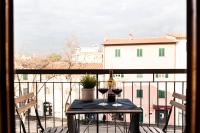 Hostly - Light and Wood near the Tower - 100sqm, 6 pax, 2 Bedrooms, AC, Town Center - Chambres d'hôtes Pise