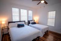Downtown View Cozy 2BR1BA Home Sleeps 8 - B&B San Antonio