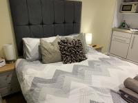 B&B Didcot - Southernwood - Garden Lodge 11 - Bed and Breakfast Didcot