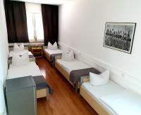 Camera Familiare (5 Adulti) con Bagno in Comune