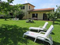 Casa con piscina campo da tennis vicino al mare e alle Cinque Terre - Chambres d'hôtes Ameglia
