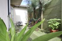 ShineAwayHomes -AC Beachfront RAROTONGA - Bed and Breakfast