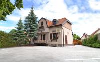 Pension Nest - Family Apartman - Bed and Breakfast