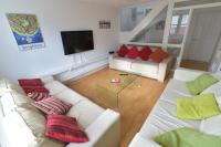 Beach Central with Allocated Parking and Patio - B&B Brighton