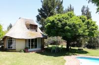 B&B Bethlehem - Clarens socialites, Thatch Cottage #1 - Bed and Breakfast Bethlehem