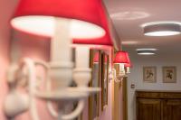 Zimmer mit Queensize-Bett und Balkon