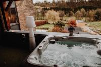 Chambre avec jacuzzi ou Chalets dans les bois - B&B Gesves