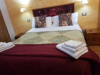 Large Double or Twin Room