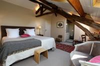 Zimmer mit Kingsize-Bett