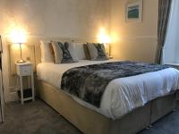 Doppel-/Zweibettzimmer mit Bad