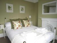 Zimmer mit Kingsize-Bett