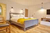 B&B Bristol - The Mural - City Centre - Your Apartment - Bed and Breakfast Bristol