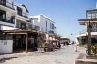 Modern Beachfront 2 Bed Apartment 144 Eden on the Bay, Blouberg, Cape Town - Chambres d’hôtes Bloubergstrand