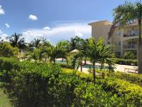 Beautiful One Bedroom unit with pool and Beach club in a Golf Project - Ferienwohnung