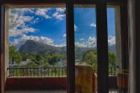 Deluxe King Room with Ella Rock View