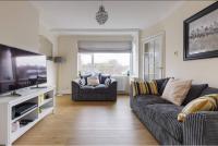 B&B Stanwell - Modern 4 bedroom house in Heathrow, London - Bed and Breakfast Stanwell