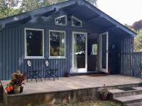 Beech Hut - a streamside family escape near Salcombe and Beaches - Chambres d'hôtes South Milton