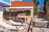 Villa Perla Blu with 4 bedrooms, heated pool, jacuzzi, 50m from beach - B&B Pisak