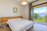 Apartment with Lake View